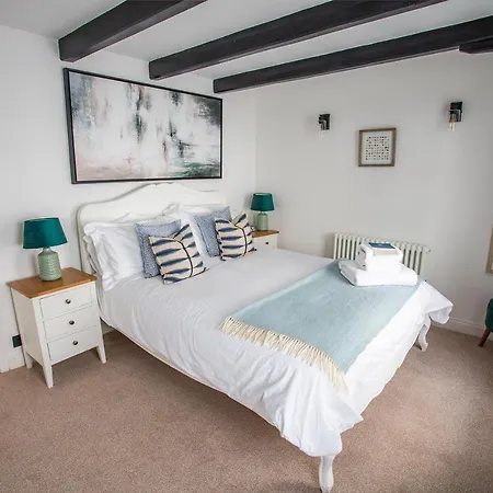 Boutique - Mast Whitby