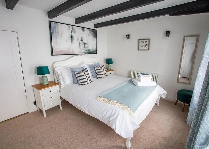 Boutique - Mast Whitby