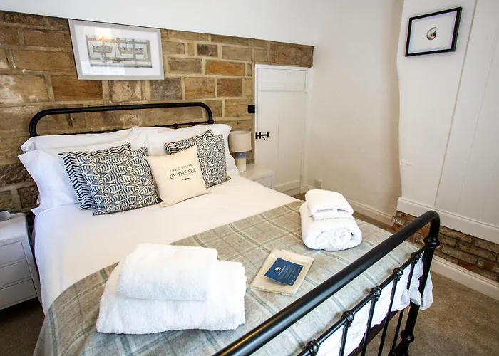 Boutique - Mast Whitby