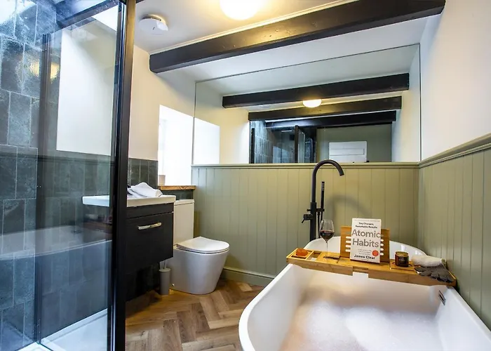 Boutique - Mast * Whitby