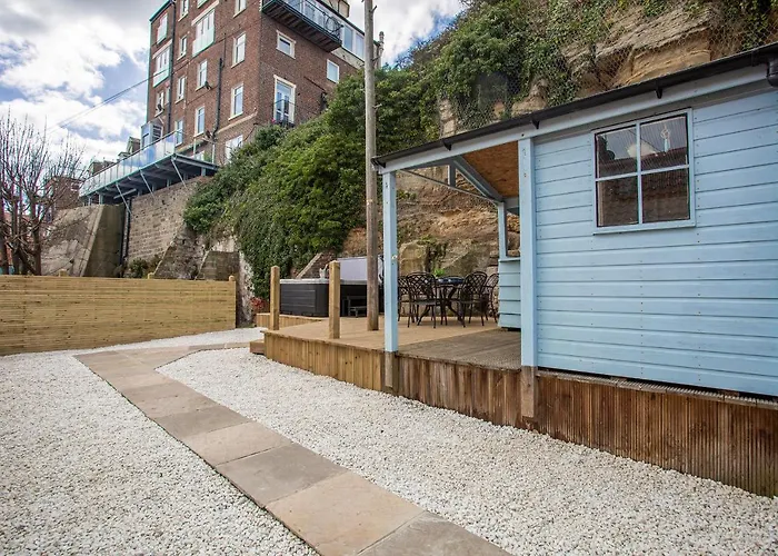 Boutique - Mast * Whitby