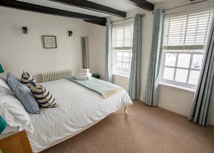 Boutique - Mast * Whitby