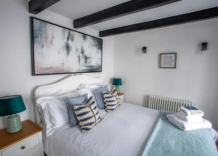 Boutique - Mast Whitby