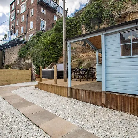 Boutique - Mast * Whitby