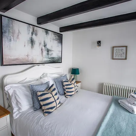 Boutique - Mast Whitby